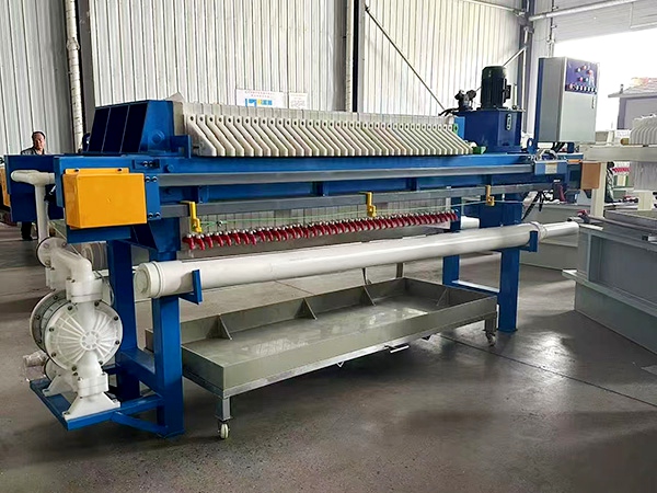 High-Efficiency Fully Automatic Solid-Liquid Separation Equipment The Automatic Plate Pulling Electric Hydraulic Automatic Pressure Maintaining Filter Press is an advanced solid-liquid separation system designed for high-efficiency sludge d